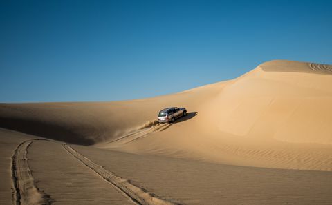 Met de jeep over steile zandduinen in Siwa