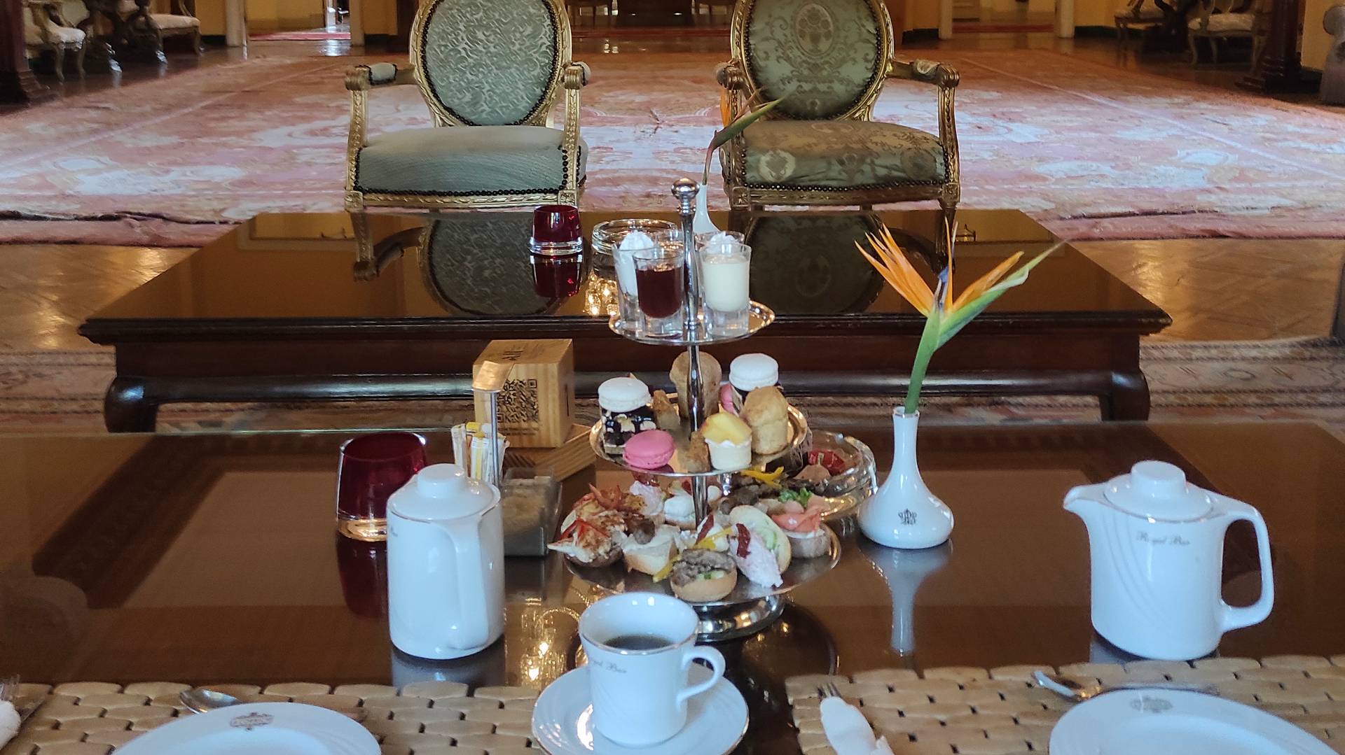 High tea in het Old Winter Palace hotel, Luxor Egypte