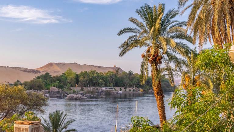 Uitzicht op de woestijn vanaf Kitchener eiland in Aswan