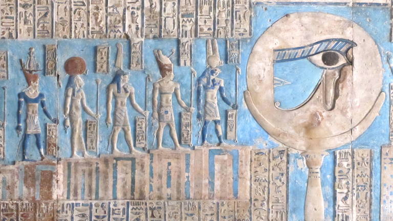 Reliëfs in de blauwe Hathor tempel van Dendera