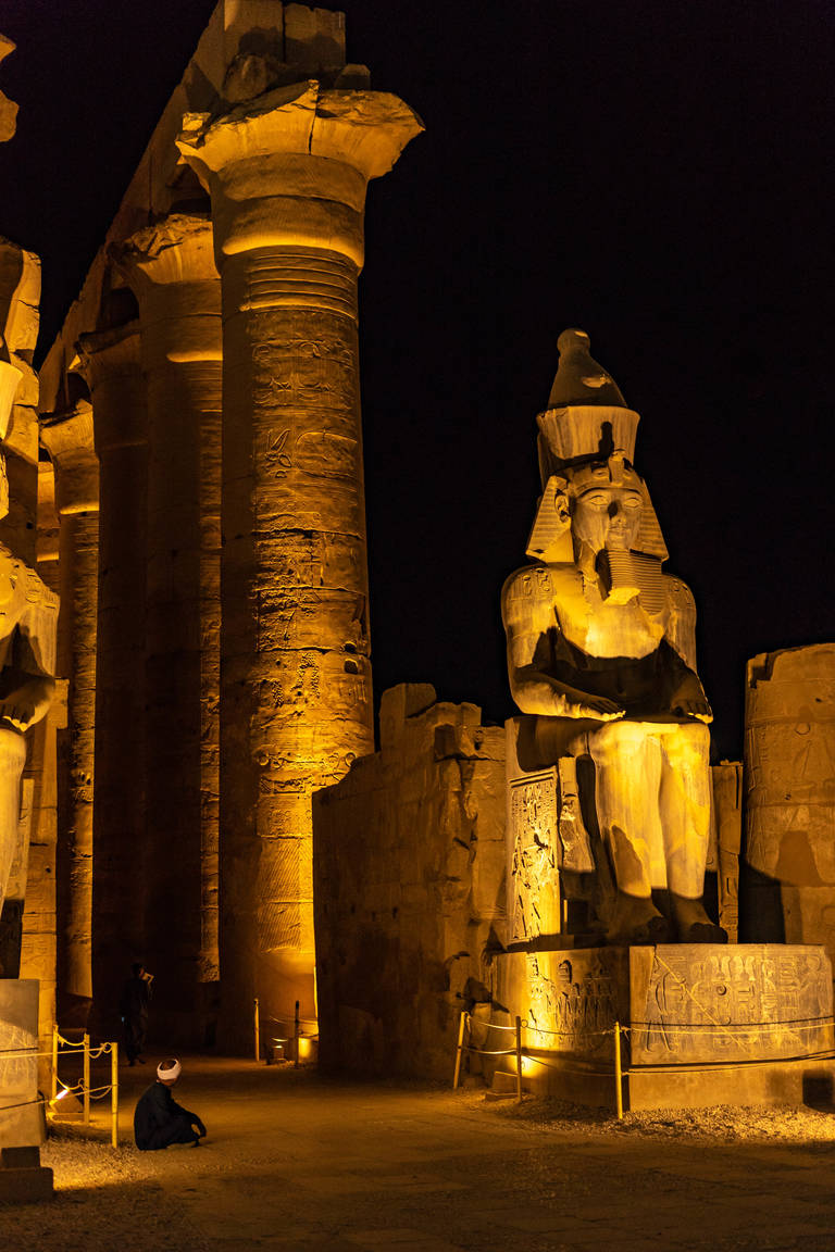 Ingang Luxor tempel schemering